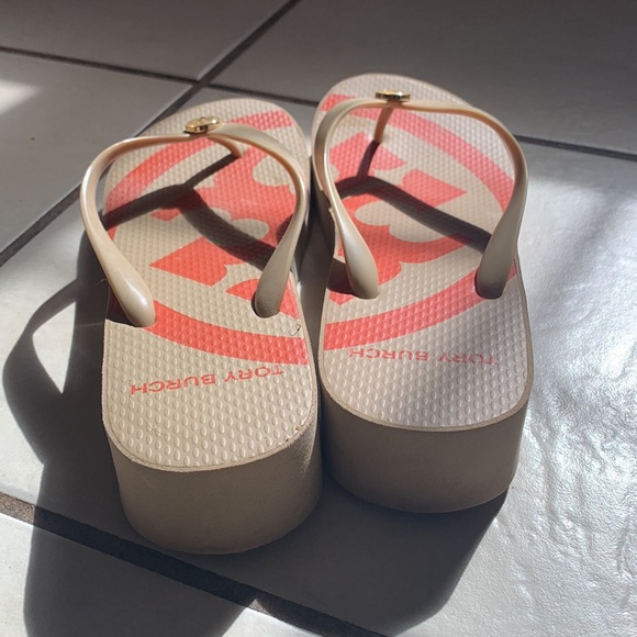 TORY BURCH tan wedge summer sandal size 10 - Picture 3 of 5